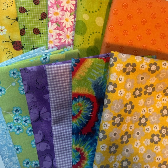 NWOT-Twelve Flat Quarters Fabric Bundle - Multicolor - Picture 3 of 5